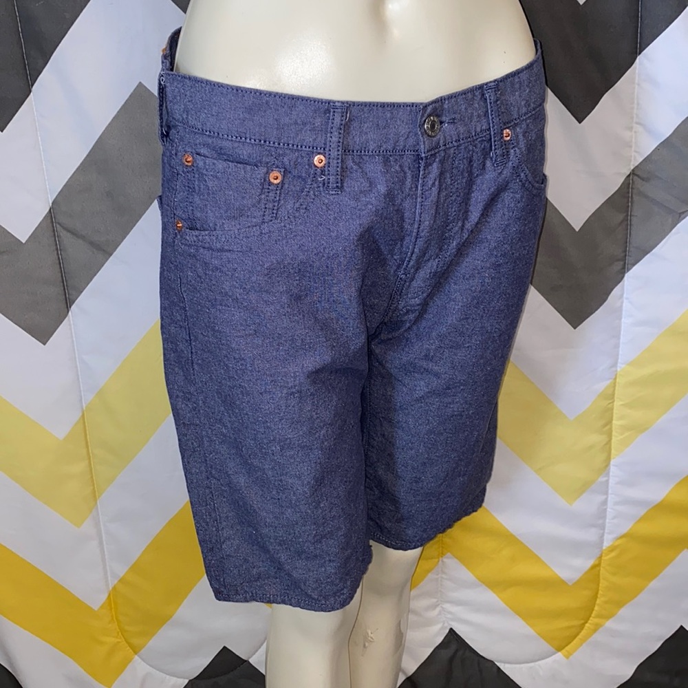 Mens Levi’s 504 shorts. Denim. Zip button closure.